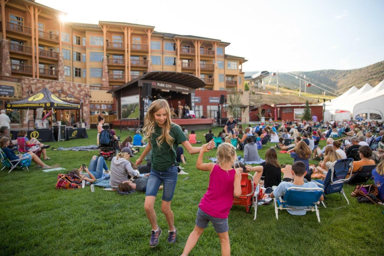 Shared Balcony Stunning Views & Steps From Slopes Apartment Park City Exterior photo